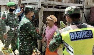 Kodim 0402 OKI/OI Bantu Sembako Warga dan Pengemudi Ojeg Bentor