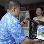 Wakil Ketua Komisi III Bagikan Sambako Ramadhan di Pinggiran Kali Cikapundung Kota Bandung