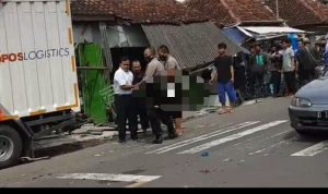 Dua Pengedara Motor Tewas,Tertabrak Truk PT POS, Di Jalan Padaherang Pangandaran