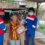Pertamina Field Pendopo Bagikan Sembako Untuk Kaum Duafha di Area Ring 2 Perusahaan