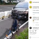 Terobos Jalur Sepeda, Sebuah Mobil Mewah Diamuk Netizen