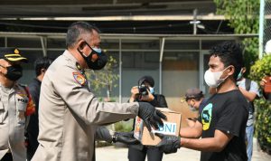 Mahasiswa Perantau Indonesia Timur Merasa Terbantu Dapat Sembako dari Polri