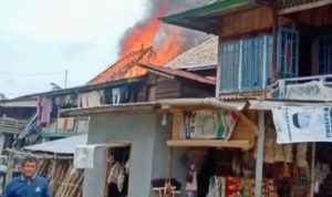 Arus Listrik Konslet, 4 Rumah Warga di Lebuh Rarak Dilahap Api