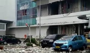 petugas-pemadam-kebakaran-sempat-cium-bau-gas-saat-evakuasi-di-margo-city-ivx