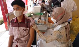 Polres Muara Enim Laksanakan Vaksinasi Dosis Pertama