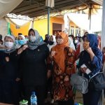 Hj. Tia Fitriani Mengisi Kegiatan Reses dengan Vaksinasi dan Bagikan Sembako
