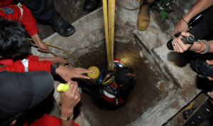 Tewas Tercebur ke Dalam Sumur Rumahnya, Wanita ini Diduga Depresi