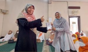 umi siti bagikan alquran
