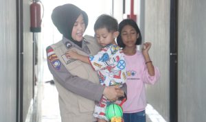 Polri Beri Trauma Healing Pada Anak-Anak Korban Longsor Natuna