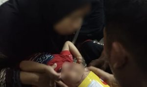 Kepala Anak Tersangkut Kaleng Biskuit, Damkar Turun Tangan