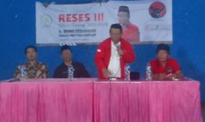 Anggota DPRD Jabar H. Memo Hermawan dari Fraksi PDIP saat melaksanakan kegiatan reses III di Kec Limbangan Kab.Garut