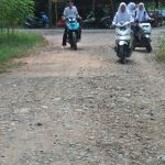 Pelajar SMAN 3 Penukal Keluhkan Jalan Rusak Tak Kunjung Diperbaiki