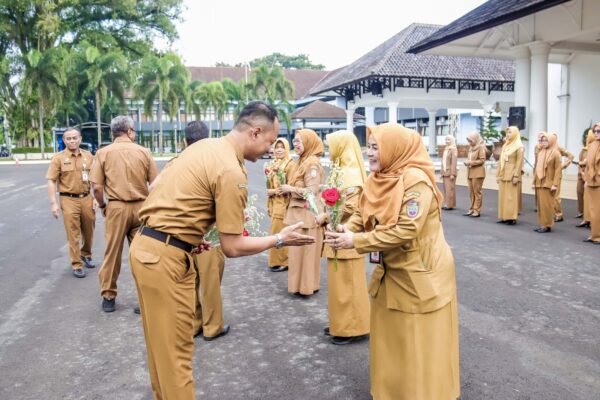 Dedikasi Tanpa Batas, Empat Pegawai Senior Setda Ciamis Tuai Apresiasi di Momentum Hari Kartini