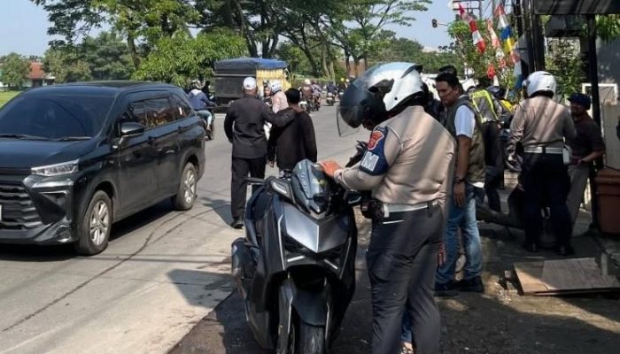 Bapenda Kabupaten Bandung Gelar Oprasi Gabungan Di Kawasan Danramil Dayeh Kolot .
