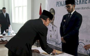 Ade Jakir Cuti,Bupati KBB Jeje Lantik Eriska Menjadi Pejabat Sekda.